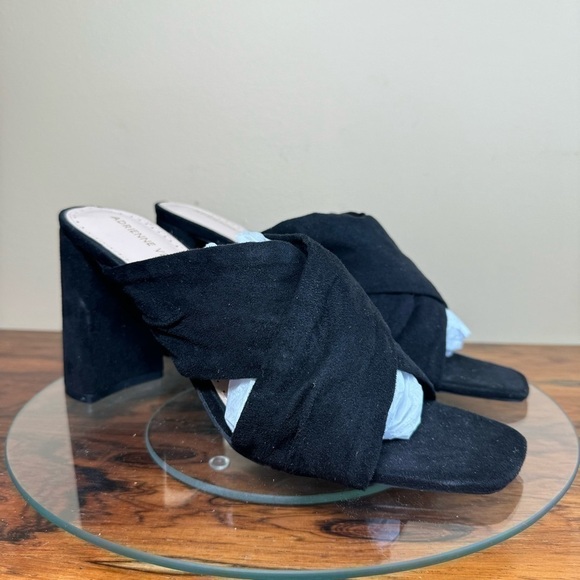 NEW Adrienne Vittadini Genie Crossover Sandal in black microsuede - Picture 6 of 15